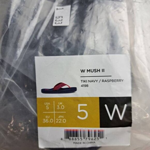 Teva Women's Mush II Sandals, Tiki Navy/Raspberry Size Women 5 NWT - Picture 2 of 5